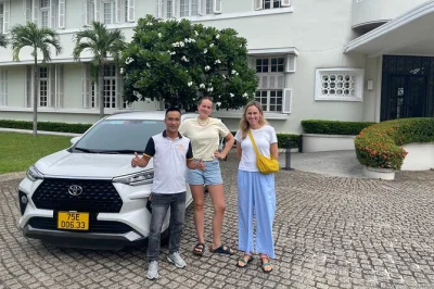 Explore a estrada hai van, as montanhas de mármore e prove ostras frescas em um passeio privado de carro de hoi an a hue com motorista que fala inglês e traslado incluso.