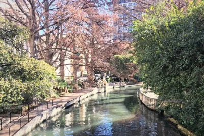 Découvrez san antonio, son centre-ville et le riverwalk avec un guide local, écoutez des histoires authentiques, explorez les artisans de la villita, et profitez de pauses inoubliables. eau en boute
