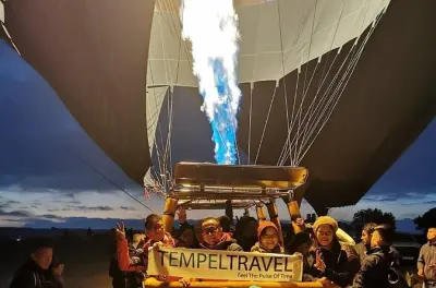 Vuelo en globo aerostático sobre las chimeneas de hadas de Capadocia