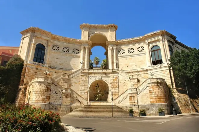 Cagliari private tour: Medieval quarter, markets and underground