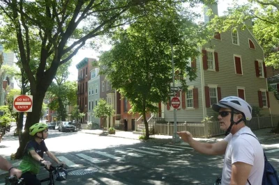 Erlebe new york hautnah: radle über die brooklyn bridge, erkunde die kopfsteinpflaster von dumbo und genieße brooklyn heights mit guide – fahrrad und helm inklusive.