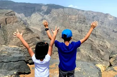 Tour privato Nizwa e Jebel Shams con fortezza, souk e panorami
