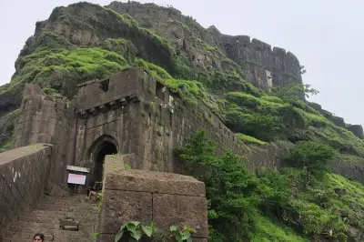 Sinhagad Fort Trek ab Pune mit Geschichten und Führung