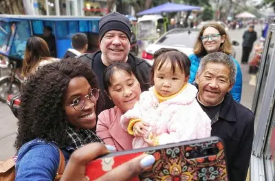 Tour privado por Chengdu: Personaliza tu día con un guía local