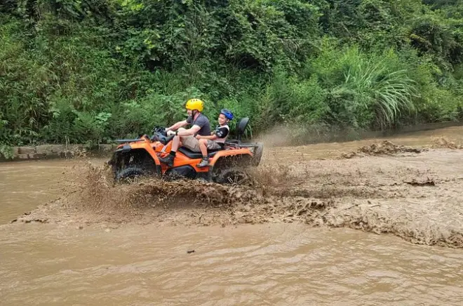 Passeio de ATV em Yangshuo: Vilarejos e montanhas cársticas