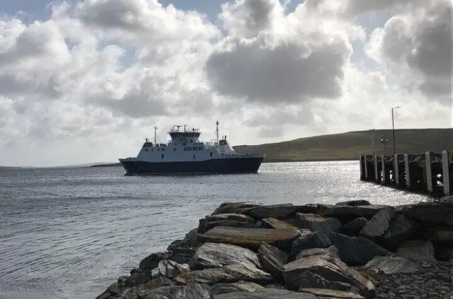 Tour privado guiado a Unst desde Lerwick: Sitios vikingos