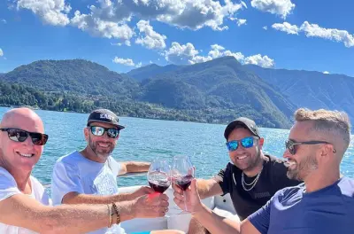 Tour privado de barco no lago de Como: Vilas e cachoeira de Nesso