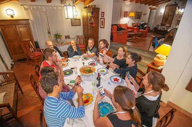 Jantar com show cooking na casa de um local em Trapani