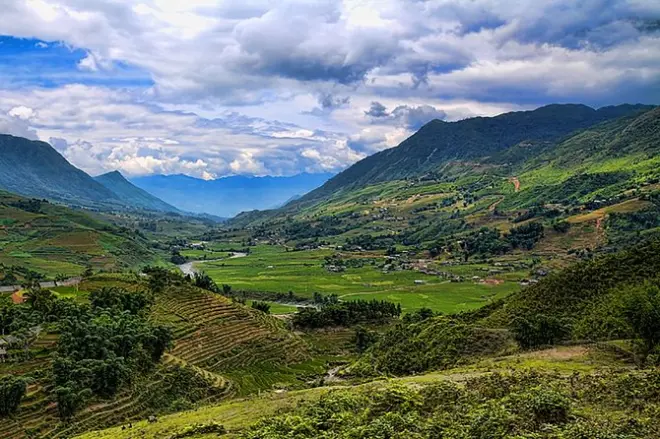 Tour en moto por Sapa: 5 pueblos y campos de arroz en un día