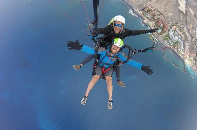 Paragliding in Tenerife South: Tandem Flight with Aerobatics