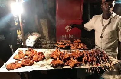 Kampala Street Food Tour bei Nacht: Boda Boda oder Fahrzeug