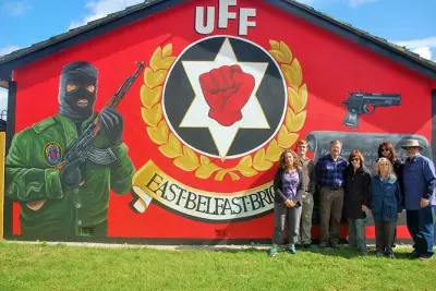 Belfast Black Taxi Tour: Political Murals & Peace Wall