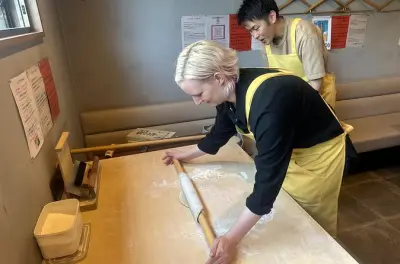 A Sapporo corso soba con tempura e abbinamento sake pratico
