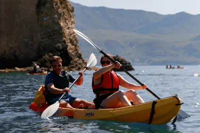 Kajak- und SUP-Verleih in Budva: Einzel-, Doppel- & SUP-Boards