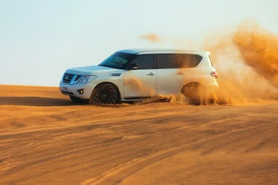 Découvrez dubaï autrement avec un safari en soirée dans le désert : sensations fortes sur les dunes, balades à dos de chameau, dîner bbq bédouin et spectacles vivants. réservez vite !