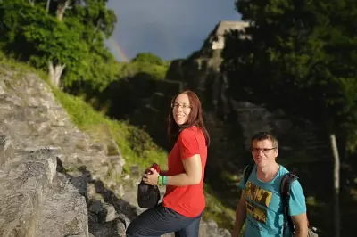 Yaxha Archäologische Tour: Sonnenuntergang am Tempel der Roten Hände