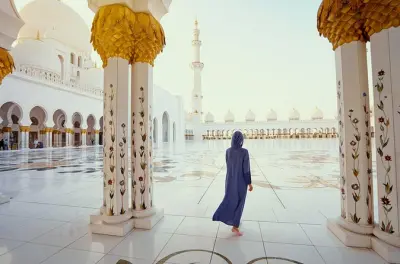 Private Abu Dhabi tour from Dubai: Sheikh Zayed Mosque and Louvre