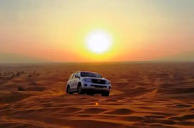 Abu Dhabi Wüstensafari 4x4: Dünenfahrt, Kamelritt & BBQ