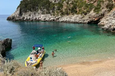 Vlore Speedboot-Tour: Haxhi Ali Höhle, Dafina Bucht & Schnorcheln