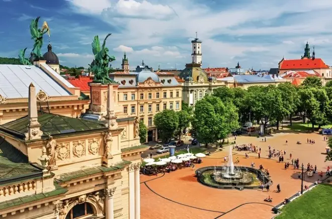 Tour a pé pelo centro histórico de Lviv com guia local