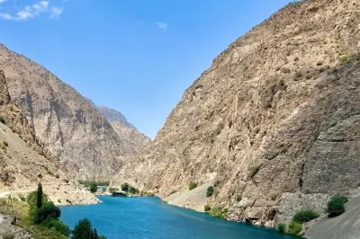 De Samarkand aos Sete Lagos com travessia de fronteira e vistas