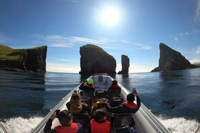Bootstour zu den Drangarnir-Felsen ab Sørvágur