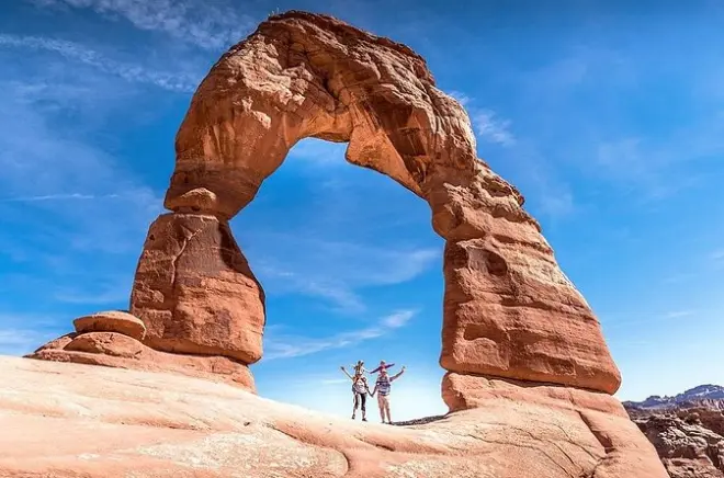 Delicate Arch hike & 4x4 tour in Moab: Full day with guide