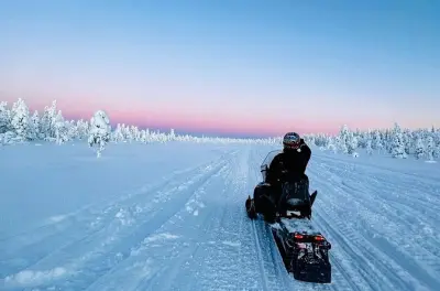 Safari en motoneige à Rovaniemi : Traversez la nature arctique