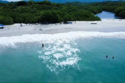 Surf en La Lancha desde Sayulita para todas las edades y niveles