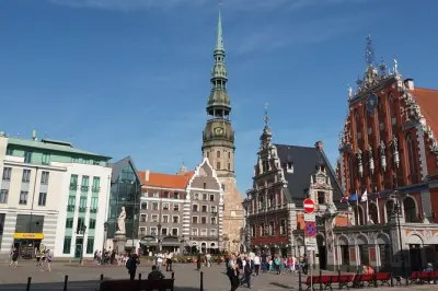 Paseo por el casco antiguo de Riga: Calles medievales y plaza Dom