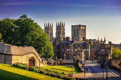 York self-guided tour app: 100+ destinations and treasure hunt