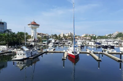 Sinta a energia de ixtapa & zihuatanejo em um tour privado — explore bairros, veja animais na lagoa de playa linda, passeie pelos mercados e aproveite o transporte flexível.