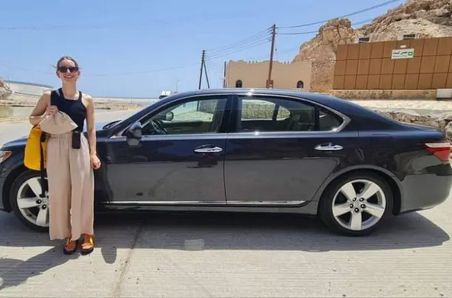 Private Transfer Dubai to Muscat: 4WD Pickup & Driver