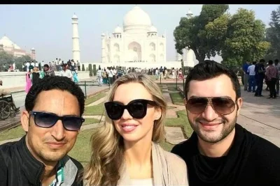 Agra, taj mahal e museo: salta le code, ascolta storie locali e goditi il pickup privato. include biglietti per il museo.