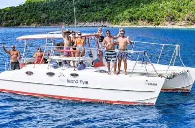 Snorkeling em St. Thomas: Charter privado de catamarã a motor