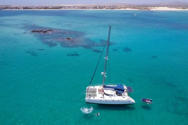 Tour in catamarano a Boa Vista: Baia di Sal Rei e isola Djeu