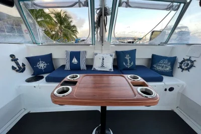 Erlebe einen entspannten 5-stündigen bootsausflug an tamarindos küste mit schnorcheln, paddleboarding und buffet-dinner. inklusive open bar und strandstopp.