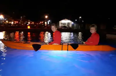 Balade nocturne en kayak à fond de verre avec lumières LED à Aruba
