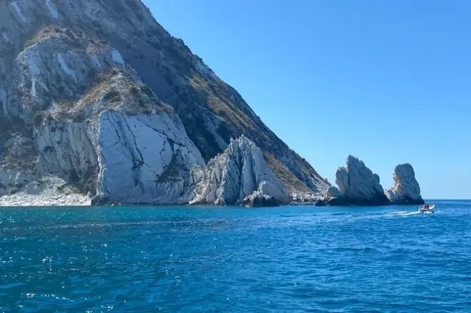Sailing pela Riviera do Conero saindo de Ancona até Due Sorelle