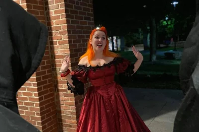 Erlebe salem hautnah mit einer echten hexen-fragerunde, spaziere durch die orte der hexenprozesse von 1692 und lausche abends spannenden geistergeschichten. alle drei touren inklusive, mit flexiblen s