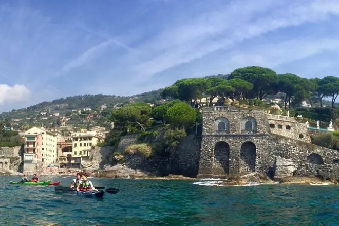 Kayak sulla costa est di Genova: Calette nascoste dal mare