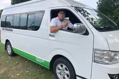 Johor Bahru to Singapore Van Transfer: Private Door-to-Door