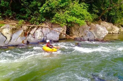 Ziplines und Fluss-Tubing bei Placencia: 7 Linien, Wasserfall & mehr
