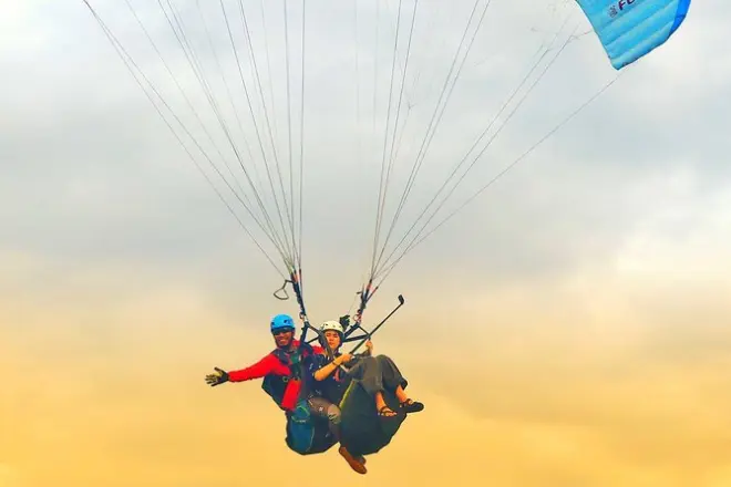 Parasailing à Nusa Dua : Vol tandem de 15 minutes avec vidéo offerte
