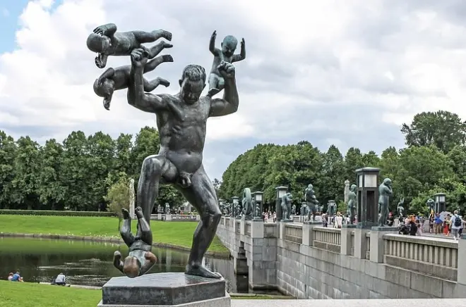 Vigeland Park photo tour Oslo: Instagram spots with a local guide