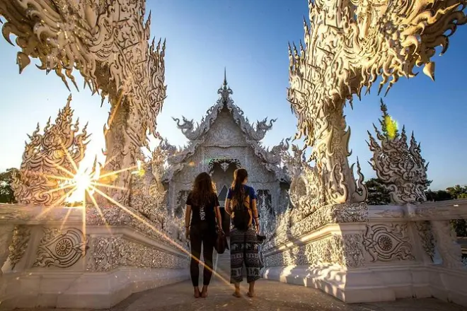 Tour mezza giornata a Chiang Rai: Tempio bianco e Wat Phra Kaew