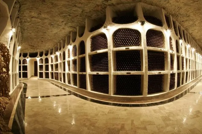 Visite de la cave Cricova avec dégustation : 4 types de vin