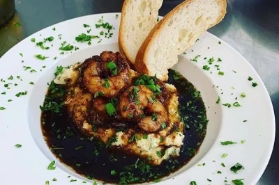 Erlebe im french quarter einen praktischen cajun kochkurs mit dinner, drinks und geschichten vom lokalen koch – inklusive aller zutaten und barrierefrei.