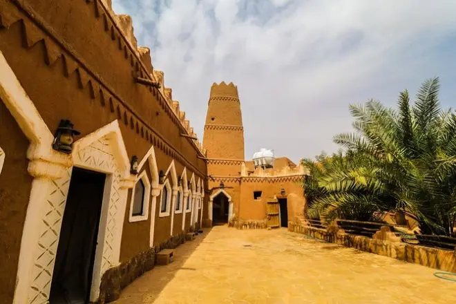 Ushayger tour from Riyadh: Najdi architecture and dune picnic