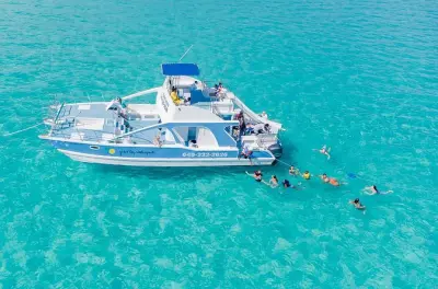 7-Hour Private Catamaran Tour: Turks and Caicos Reefs & Beaches